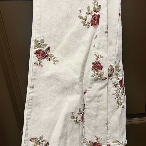 Never worn.  Size 31 Driftwood white embroidered jeans with tag. - Picture 2 of 10